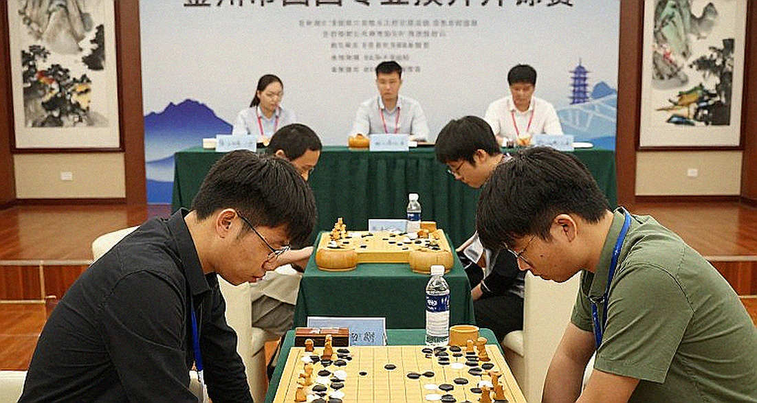 Thần đồng cờ vua 15 tuổi Thổ Nhĩ Kỳ Yagiz Kaan Erdogmus phá kỷ lục tuổi trẻ, Mamedyarov khen ngợi tham vọng 2900