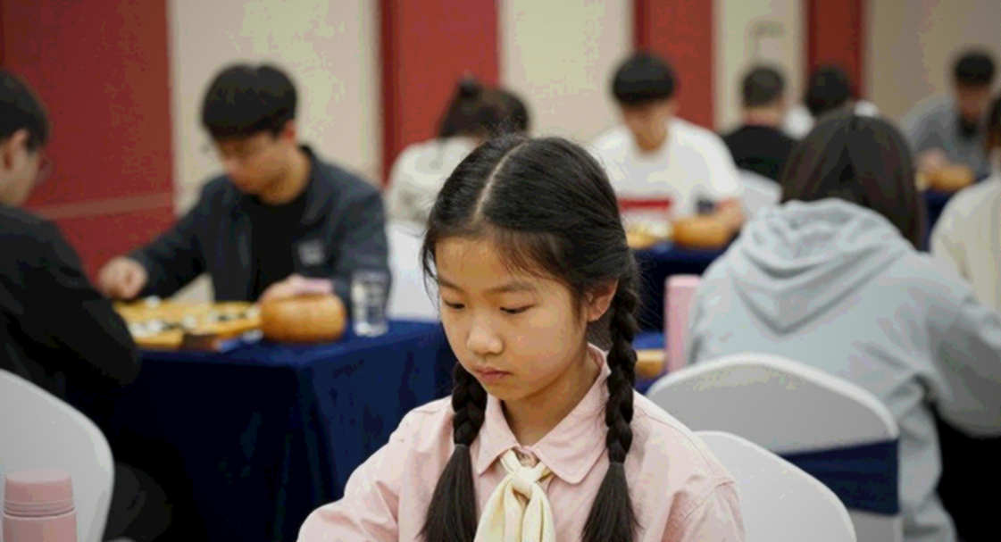 Olympiad cờ vua 2026 vòng 9: Gukesh giữ Ấn Độ trong cuộc đua vàng bằng ván cờ 54 nước