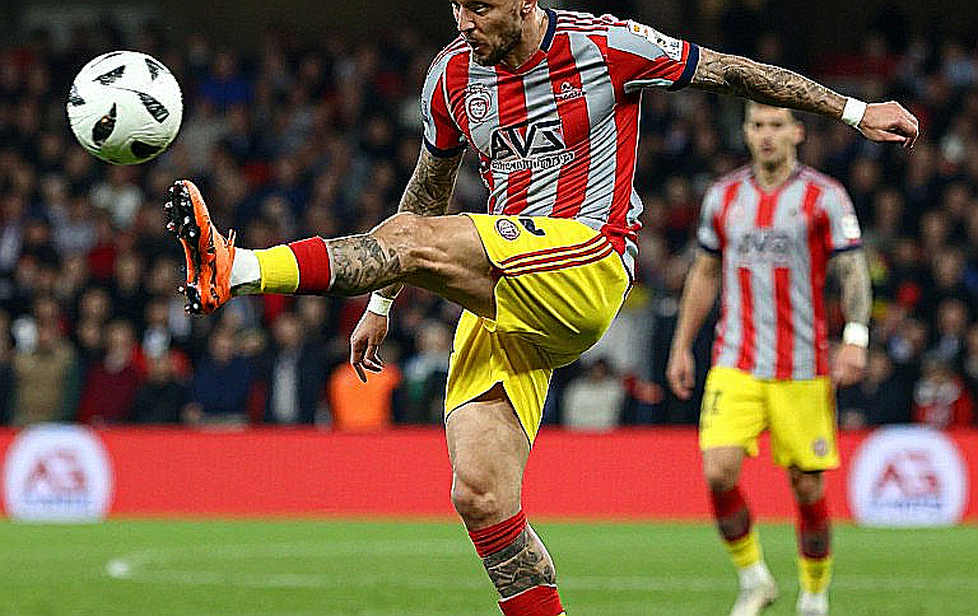 Im lặng cũng là một nguồn tin: đọc thị trường chuyển nhượng V.League