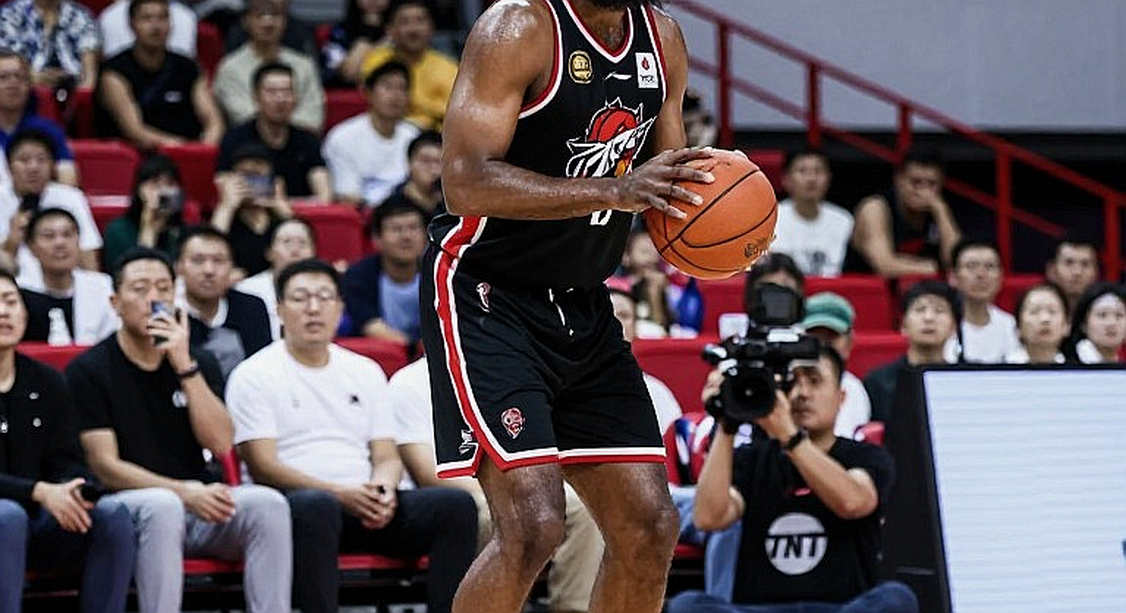 Juan GDL ghi triple-double 32-12-13, Converge thắng Titan 152-119: 271 điểm mới là điều đáng sợ