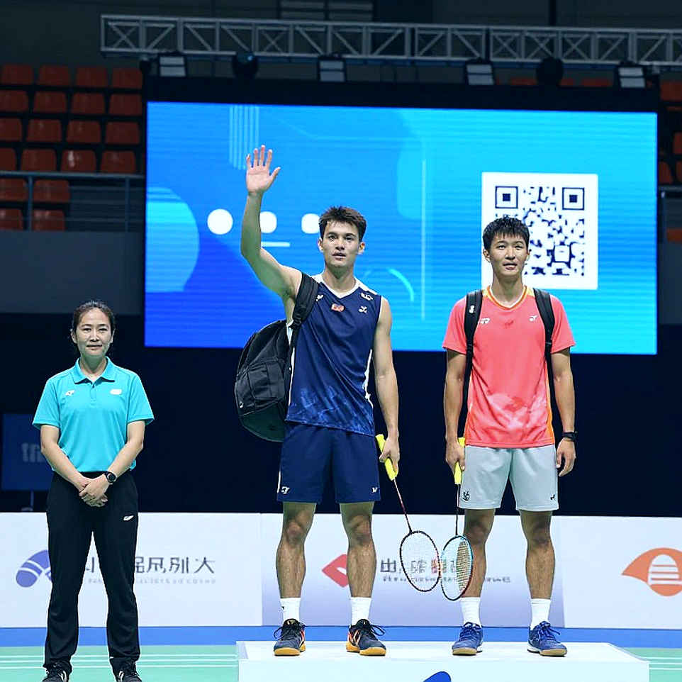 Alwi Farhan, Kento Momota and the Gap Between a 'Lesson' Headline and a Tokyo Training Session Alwi Farhan, Kento Momota and the Gap Between a 'Lesson' Headline and a Tokyo Training Session