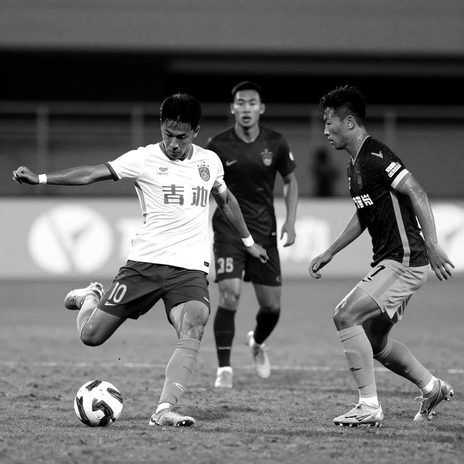 Van Hecke và lỗ hổng cánh phải của Hà Lan: lời chỉ trích đúng cơ chế nhưng quá liều