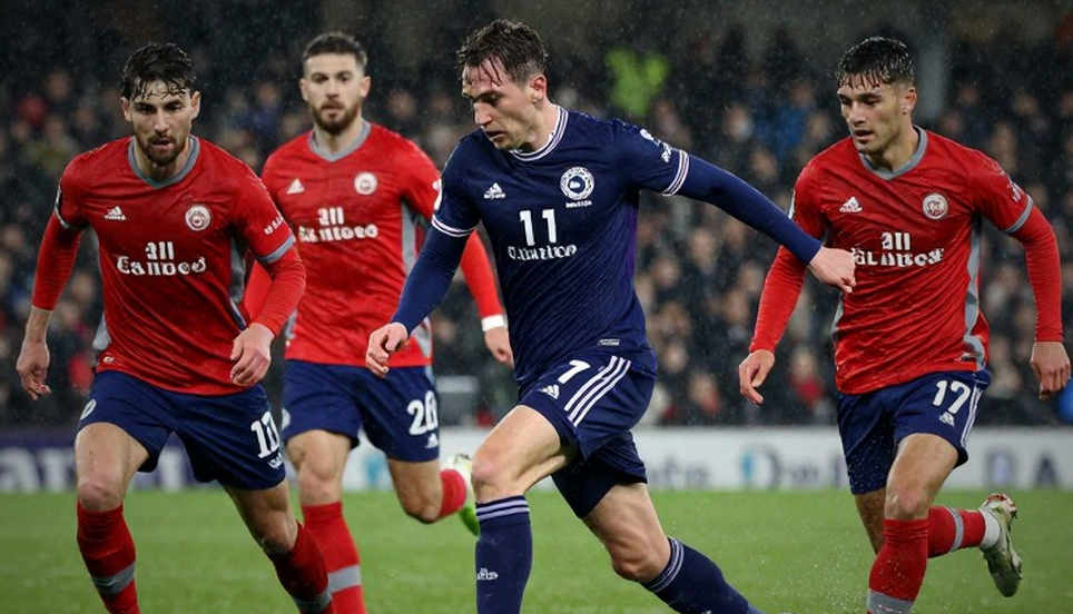 Brentford đè bẹp Chelsea 3-0: Khi những con ong chăm chỉ bay cao hơn những kẻ ngạo nghễ Brentford đè bẹp Chelsea 3-0: Khi những con ong chăm chỉ bay cao hơn những kẻ ngạo nghễ