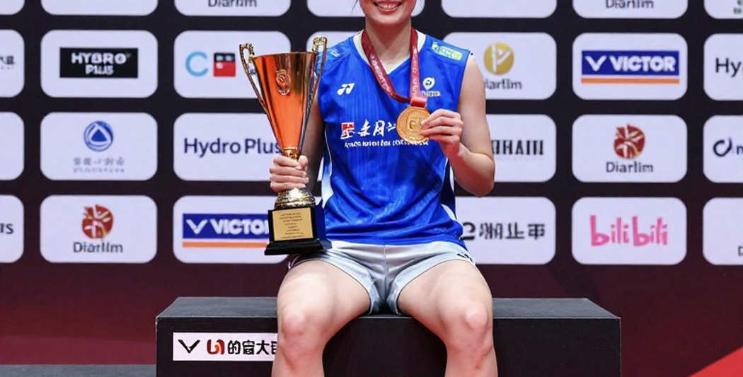 Kumamoto Masters 2026: Thạch Vũ Kỳ rút lui, Lý Thi Phong lĩnh ấn đơn nam Trung Quốc